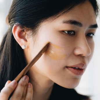 DIY Mānuka Honey Face Mask for Glowing, Hydrated Skin